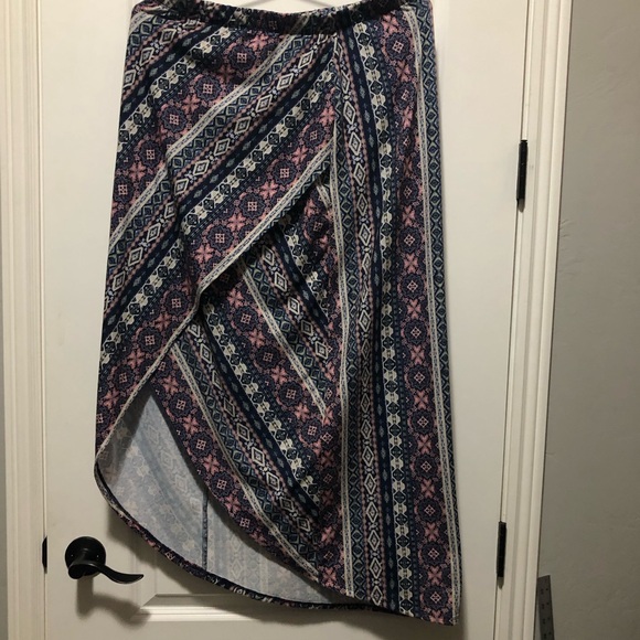Maurices women’s skirt, size large, tapestry bohemian And even pink and gray - Picture 4 of 8